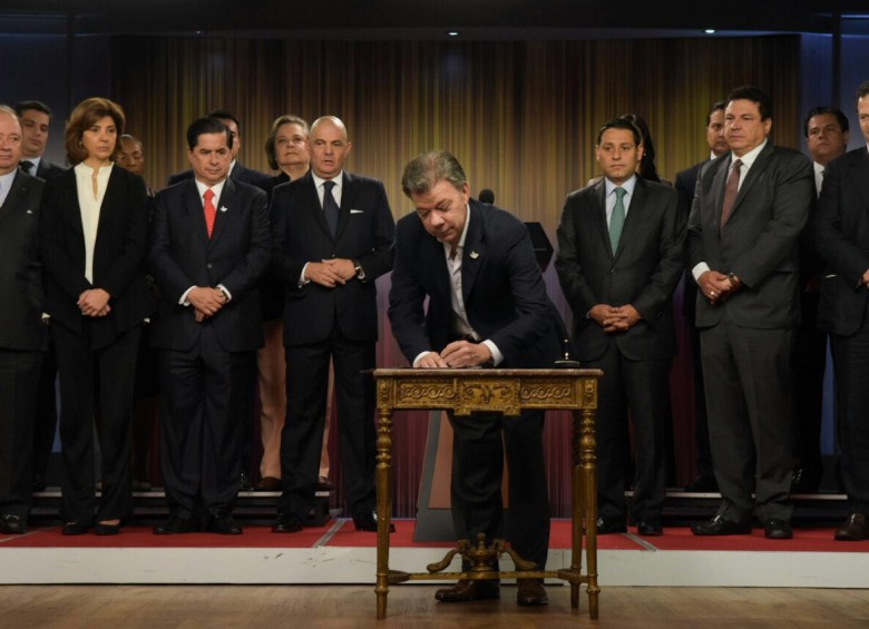 A través de un decreto el presidente Juan Manuel Santos estableció la pregunta que llevarán los tarjetones del plebiscito el próximo 2 de octubre. FOTO presidencia