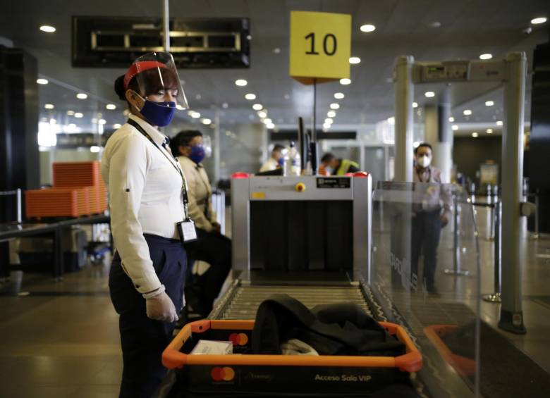 En Aeropuerto El Dorado se implementan medidasde prevención para el covid-19 . Imagen de referencia. FOTO COLPRENSA