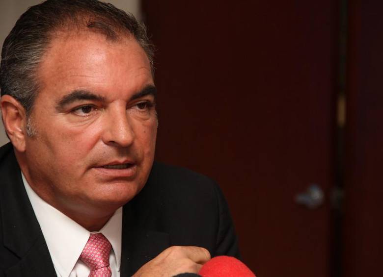 El Ministro de Agricultura , Aurelio Iragorri, hizo un llamado a los especuladores para que bajen el precio del arroz a los consumidores, pues no se justifica un alza cercana al 50 %. FOTO COLPRENSA