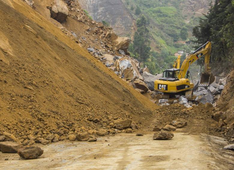 Con terraplén darían paso en autopista Medellín-Bogotá