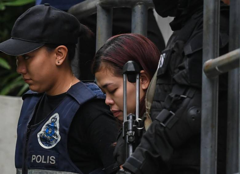 Las dos acusadas enfrentan cargos ante la justicia malasia por asesinato. FOTO AFP