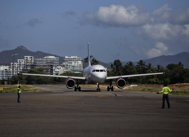 Aerolíneas y portales ofrecen pasajes internacionales con salida desde el primero de septiembre. Foto Colprensa