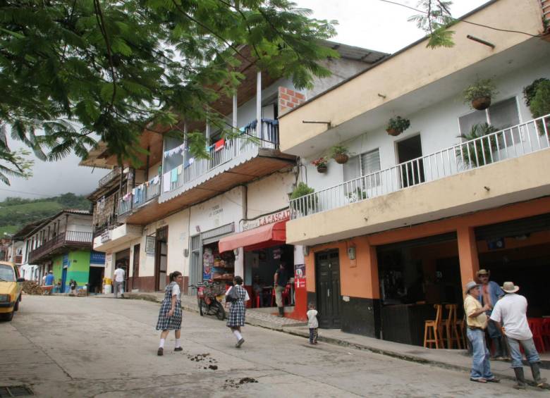 Por lo menos cinco escuelas de San Luis suspendieron clases lunes y martes por cuenta de las amenazas a los profesores. FOTO RÓBINSON SÁENZ