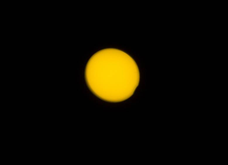 El paso a paso del eclipse y sus fases en Medellín. En Colombia fue parcial, por ello, no hubo oscuridad. Se espera que el 2 de julio de 2019 sea posible ver de nuevo el fenómeno, aunque también será parcial. FOTOS: Esteban Vanegas