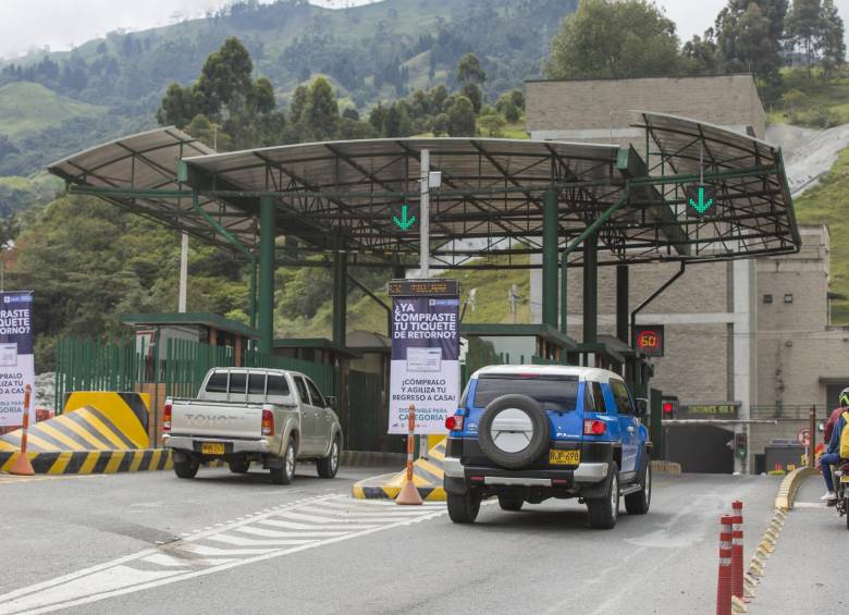 Peaje en el Túnel Fernando Gómez Martínez. Foto: Edwin Bustamante Restrepo