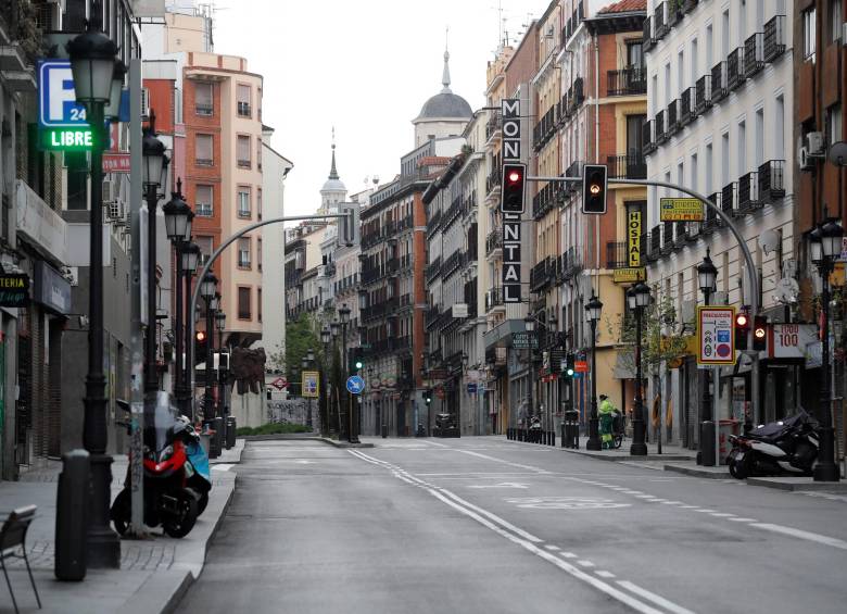 Vista de la calle Atocha de Madrid, totalmente vacía este viernes. España es uno de los países más afectados por el coronavirus. Foto: EFE