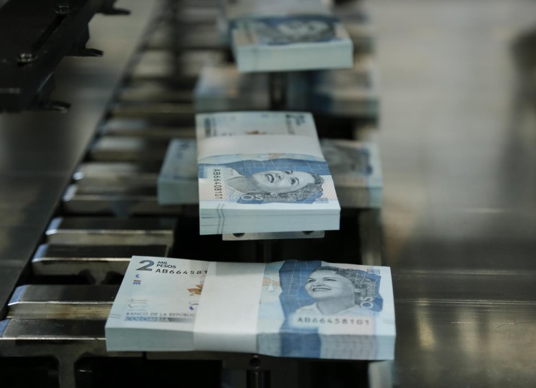 Recursos por tres billones de pesos ha destinado el Gobierno para subsidiar las nóminas empresariales. Foto Colprensa