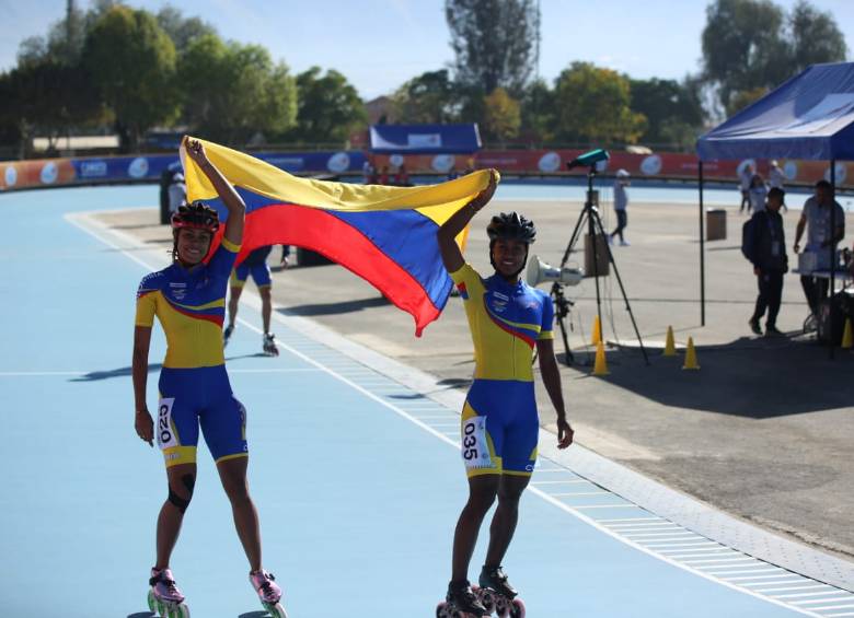 Las colombianas celebran las primeras medallas para el país, que es provicionalmente primero en la general. FOTO cortesía-coc