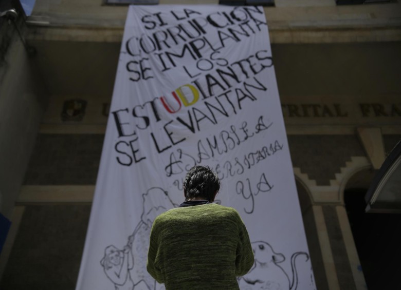 En septiembre, estudiantes de la Universidad Distrital organizaron protestas contra la corrupción en el plantel. FOTO Colprensa.