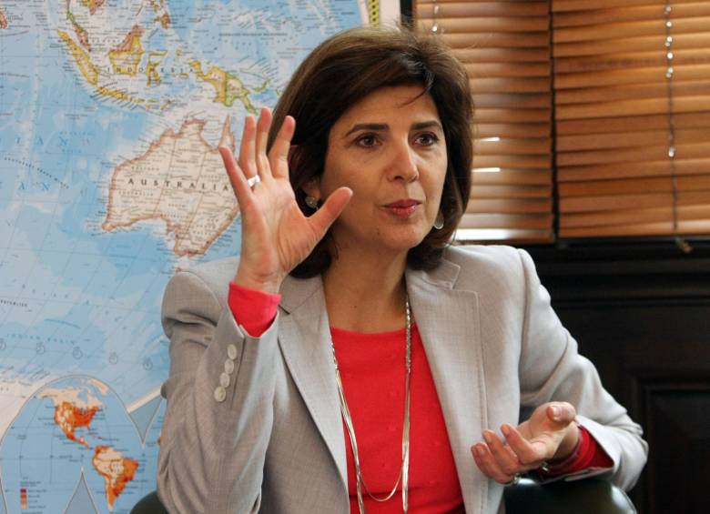 La canciller María Ángela Holguín dijo a su regreso al país que lograron lo que buscan en Europa: apoyo político. FOTO colprensa