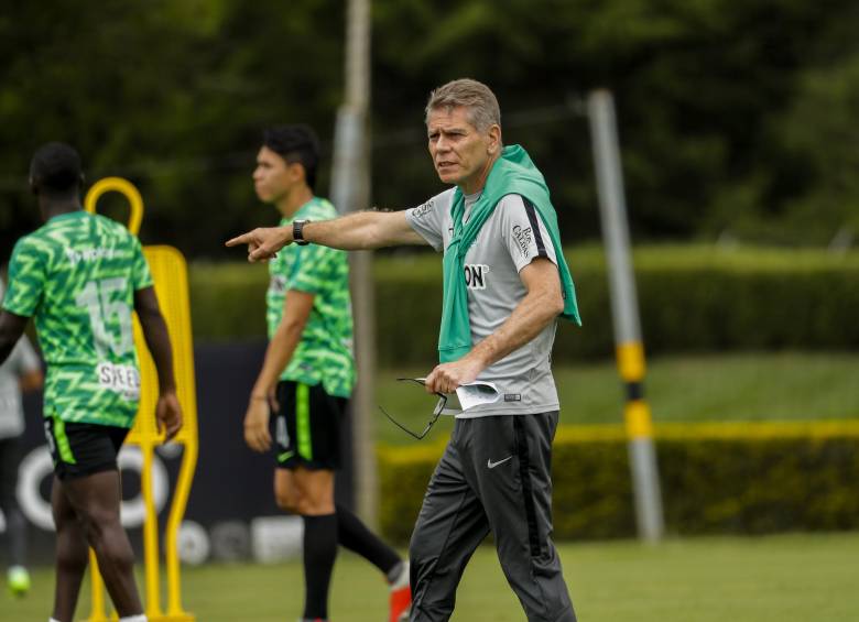 Paulo Autuori cumple este lunes cinco meses al frente de Nacional. En 16 partidos dirigidos ganó cinco, empató ocho y perdió tres. Su rendimiento es del 47,9 por ciento. FOTO esteban vanegas