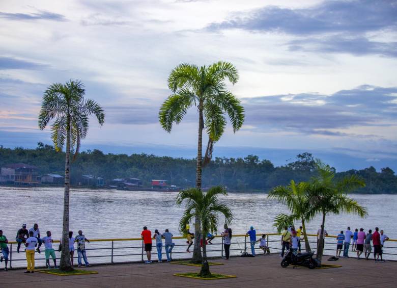 El Malecón, frente al río Atrato; el Convento; el Banco de la República y Motete, son los lugares de la capital chocoana donde se disfruta de los encuentros con la lectura. FOTO Juan Antonio Sánchez