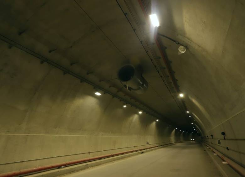 Con el proyecto Cruce de la Cordillera Central se reducirán los costos de operación y el tiempo de viaje en 90 minutos para vehículos livianos entre Cajamarca y Calarcá. FOTO: MINISTERIO DE TRANSPORTE