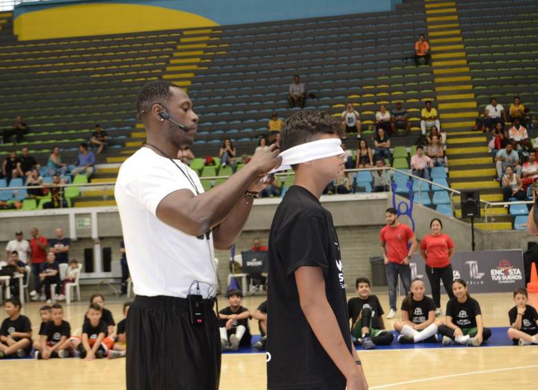 Normalmente, el campamento se realiza en el coliseo Iván de Bedout y tiene como énfasis el baloncesto. FOTO Cortesía E.T.S