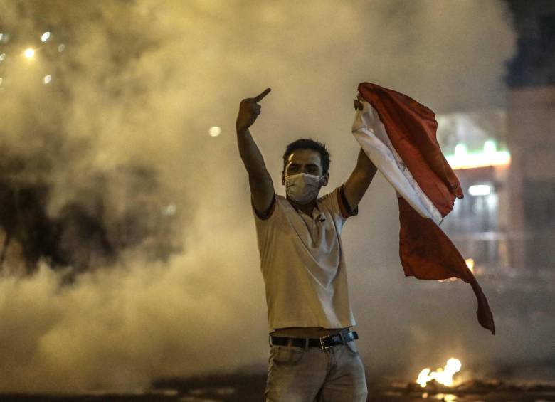 Con el paso de las horas la situación de orden público en Lima se hace cada vez más compleja por la oleada de protestas contra la destitución del presidente Vizcarra. EFE 