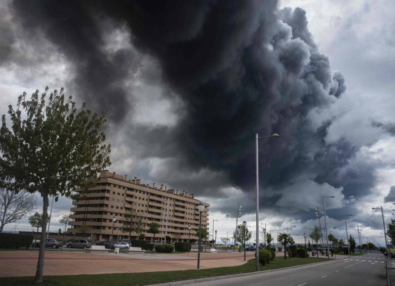 Un incendio generado en el mayor vertedero de neumáticos de Europa, situado en la localidad de Seseña. FOTO AFP