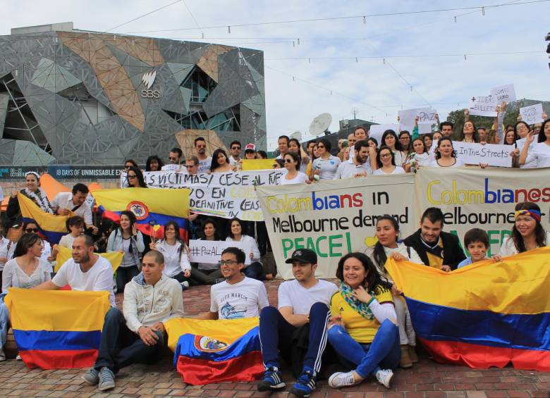 Cientos de Colombianos que viven en Melbourne salieron a la calle a pedir paz para su país natal. FOTO Cortesía Juan Valencia