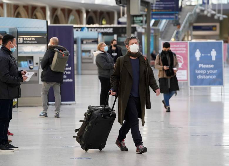 El Gobierno de Países Bajos ha decidido este domingo prohibir el tráfico aéreo de pasajeros con el Reino Unido de forma inmediata. FOTO AFP