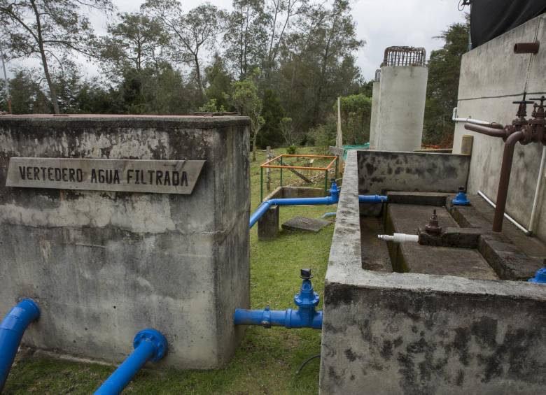 Instalaciones del tanque de almacenamiento del acueducto veredal de San Pedro, corregimiento de Santa Elena. FOTO Edwin Bustamante