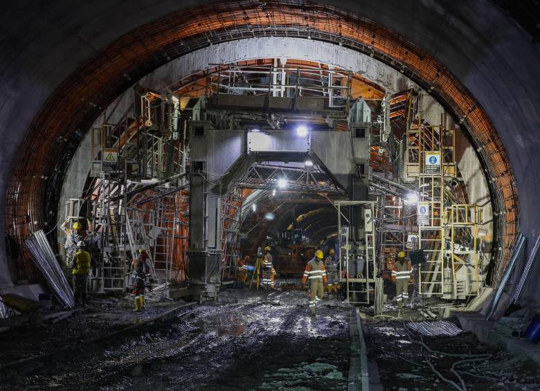 Luego de la operación de cale, los trabajos avanzan en el revestimiento con concreto. Esta operación ya completa 1.650 metros. FOTO Manuel Saldarriaga. 