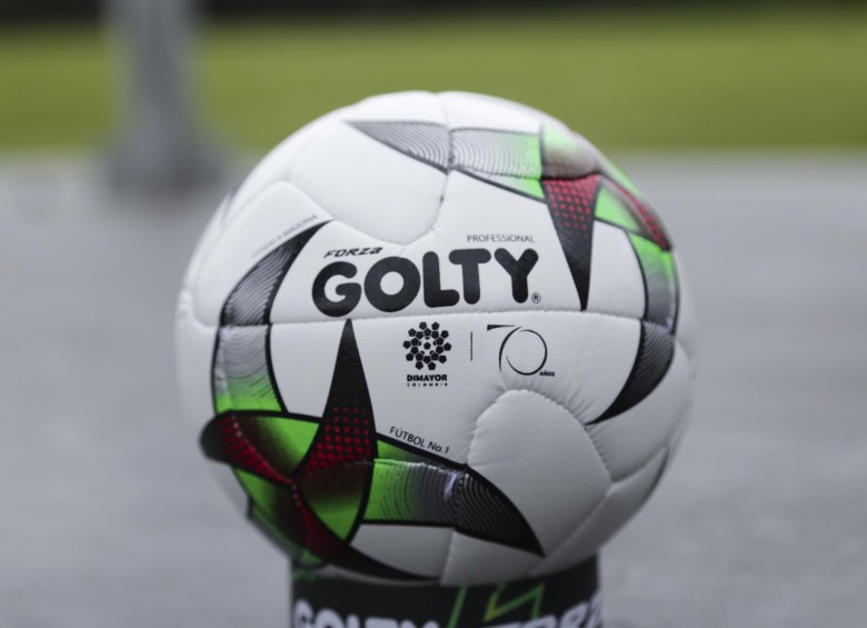 Imágenes de los balones del fútbol profesional colombiano