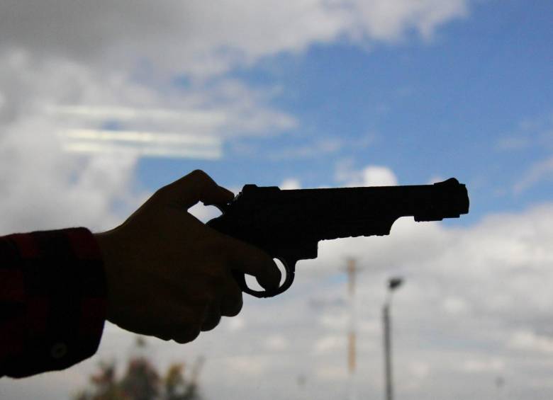 Varias armas de fuego y municiones fueron incautadas por las autoridades. Foto: Colprensa 