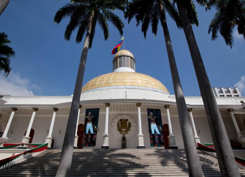 Edificio de la Asamblea Nacional, en Caracas, Venezuela. El Tribunal Supremo ha ordenado la salida de tres legisladores. FOTO ap