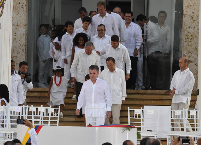 Las Farc piden perdón y Santos les da la bienvenida a la democracia
