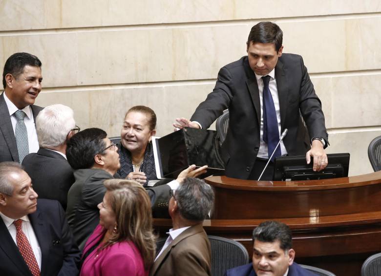 El presidente del Senado, Mauricio Lizcano, dijo que estarán en sesiones permanentes. No se requieren extras. FOTO Colprensa