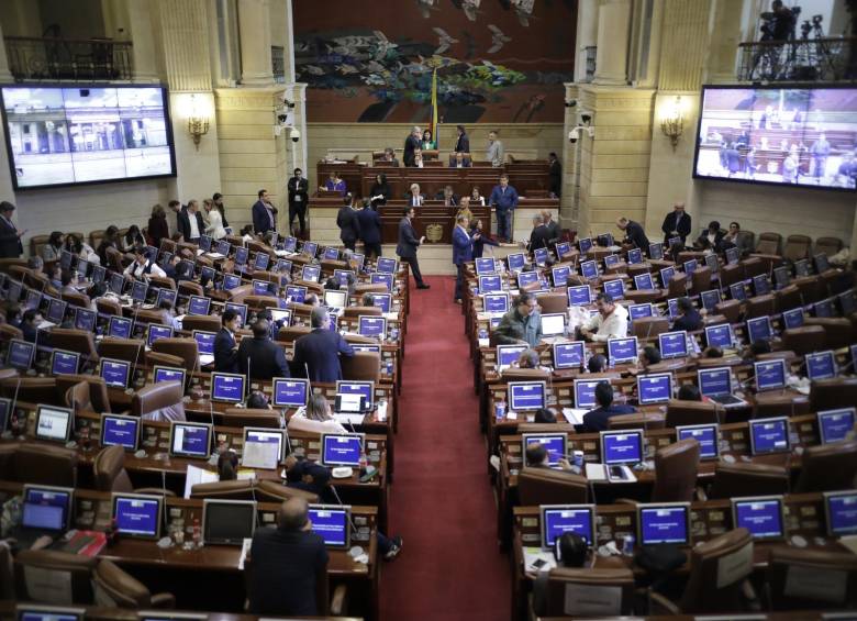 Mientras el gobierno asegura que el Plan Nacional de Desarrollo fue una construcción colectiva, varios de los legisladores se quejaron de que no fueron escuchadas sus propuestas. FOTO COLPRENSA