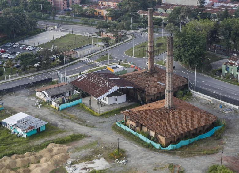 Estos son los dos hornos Hoffman que van a ser demolidos en Itagüí. FOTO: Manuel Saldarriaga Quintero