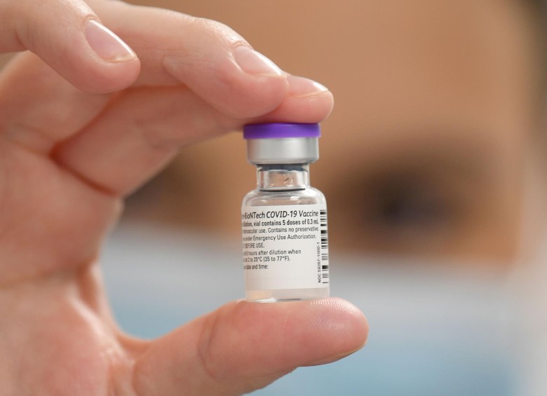 La OPS calcula que para vacunar al 20 % de la población de la región se necesitarán 273 millones de dosis (con un esquema de dos dosis a 10,55 dólares/dosis), con un costo proyectado de 2.714.200.000 dólares. Foto: AFP