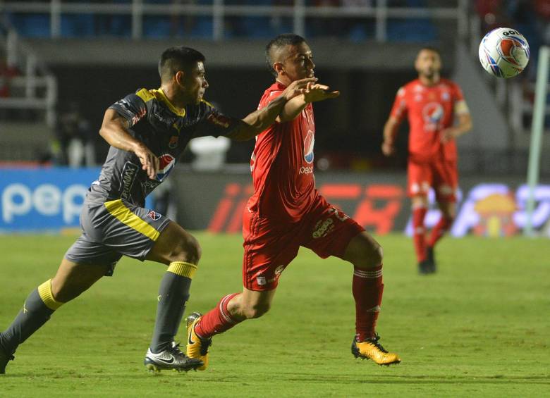 Andrés Felipe Álvarez sigue siendo uno de los puntos bajos del cuadro paisa: flojo en ataque y pasable en la marca. Medellín necesita pulir rápido sus fichas si no quiere un fracaso. FOTO colprensa 