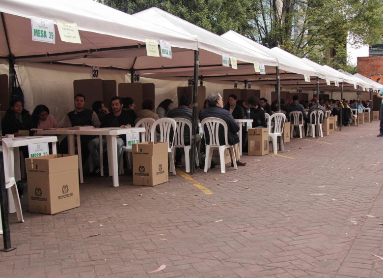 Ambiente previo en el punto de votación Hacienda Santa Bárbara durante la primera vuelta de las elecciones presidenciales 2018. FOTO: Colprensa