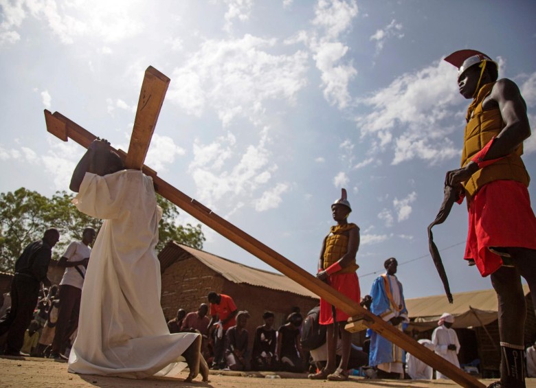 Un hombre personifica a Jesús en Sudán del Sur. FOTO AFP