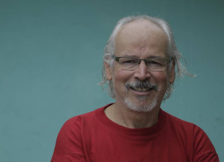 Diego García Moreno nació en Medellín en 1953. Es productor, director, guionista, editor, director de fotografía y docente de cine y televisión documental, con cerca de 40 años de experiencia en el sector. Entre sus películas se encuentran Beatriz González ¿por qué llora si ya reí? (2010), ¿Y cómo para qué arte de qué? (2009), El corazón (2006). Foto: David Covo