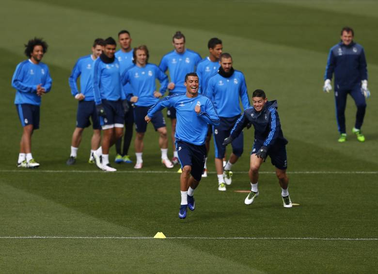 Las bajas de Karim Benzema y el brasileño Casemiro, daría opciones al colombiano James Rodríguez. FOTO AP