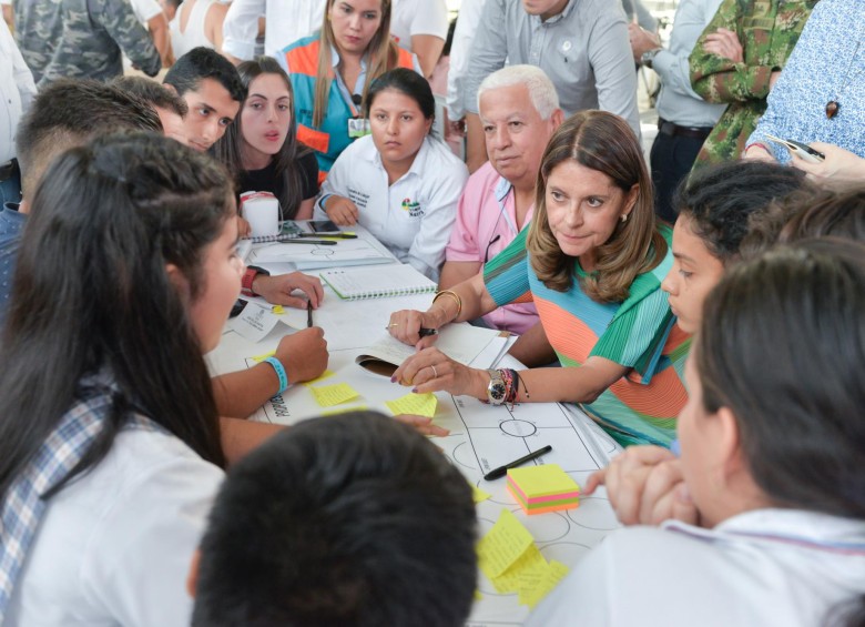 Las mesas regionales de la Conversación Nacional fueron lideradas por la vicepresidenta Marta Lucía Ramírez, quien tomaba nota y trasladaba las dudas a los ministerios. FOTO cortesía
