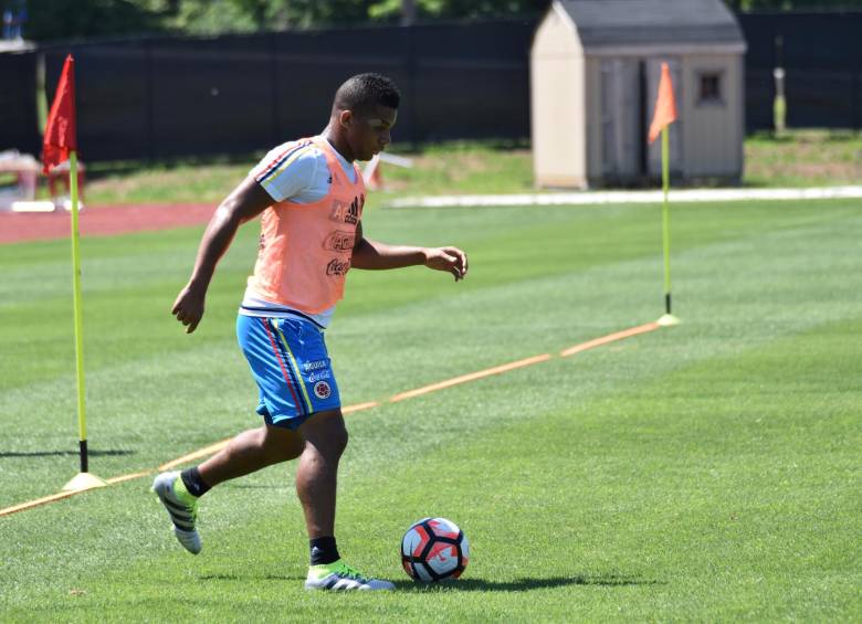 El lateral Frank Fabra en una de las prácticas de la Selección en Chicago. FOTO cortesía colfútbol