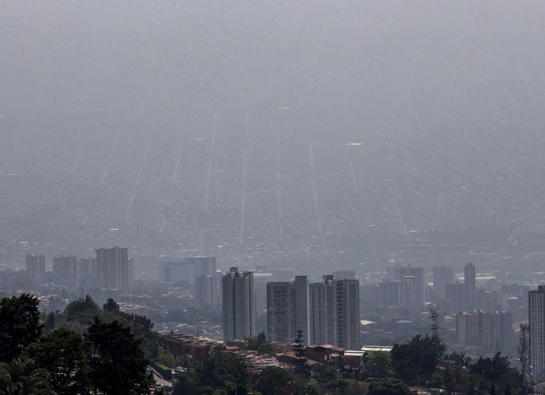 La calidad del aire sigue en deterioro pese a las medidas de restricción. FOTO JULIO CÉSAR HERRERA