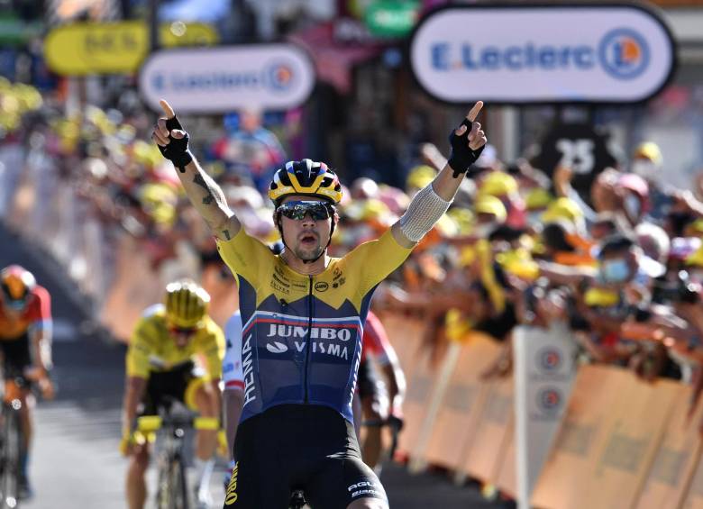 Roglic logró su tercer triunfo de etapa en su historia en el Tour. Es favorito al título. FOTO AFP 