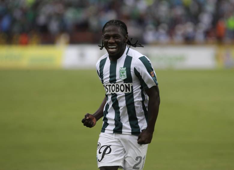 Yimmi Chará fue la figura ayer de Nacional, porque además de iniciar la remontada, fue clave en varias jugadas de su equipo para ganarle el clásico 288 al DIM. FOTO juan antonio sánchez