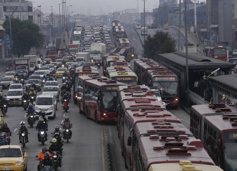 Las sillas del Transmilenio cambiarán para dar mayor espacio a pasajeros. FOTO: Colprensa
