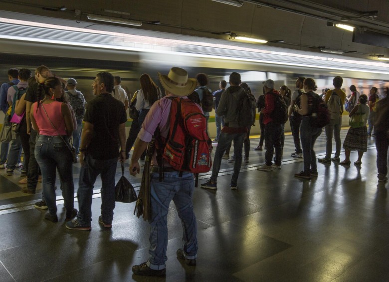 El Metro recomienda, en lo posible, usar el sistema en horas valle, por ejemplo de 9:00 a.m. a 11:30 a.m. o de 2:30 p.m. a 4:00 p.m. y de 8:00 p.m. en adelante para evitar caos. FOTO Edwin Bustamante
