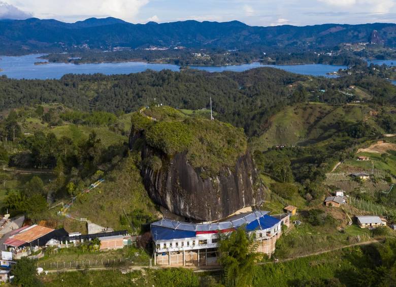 Imagen de la piedra de El Marial, en El Peñol, en la vía que de ese municipio va a hasta San Vicente, en el Oriente antioqueño FOTO Manuel Saldarriaga
