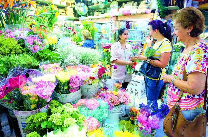 La actividad en la Placita de Flórez empieza a las 2:00 a.m. y se extiende hasta las 6:00 p.m. FOTO manuel saldarriaga
