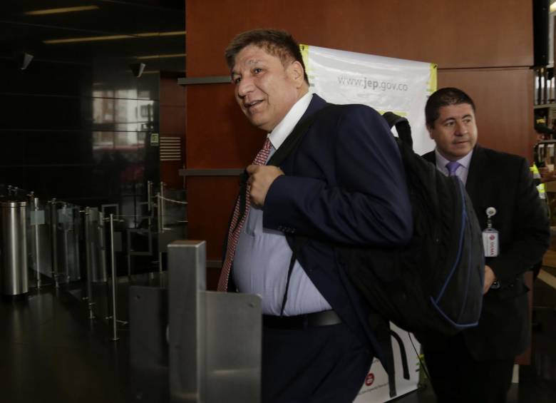 Sigifredo López sobrevivió la noche del pasado martes a un ataque en el sur de Cali. Si bien la hipótesis de las autoridades apuntó en primer lugar a un robo, la investigación continúa. FOTO Colprensa
