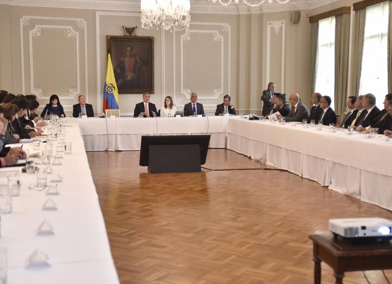 Gabinetología de Duque se mueve para atraer independientes