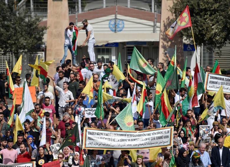 En Beirut cientos de personas se expresaron públicamente para rechazar la operación de Turquái contra los kurdos en Siria. EFE