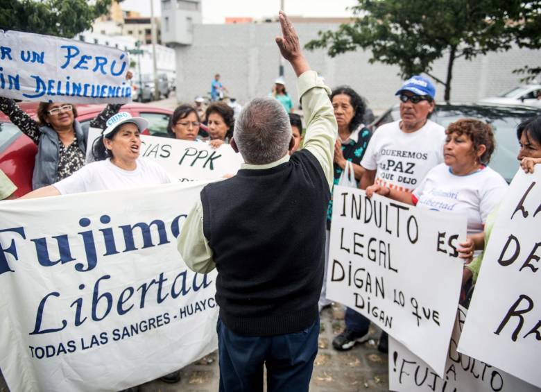 En los últimos días ha habido movilizaciones a favor y en contra del indulto al exmandatario peruano. FOTO AFP